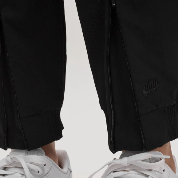 NWT Women's Nike Tech Pack dri-fit pants - Picture 8 of 12